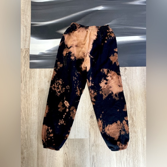 Sweatpants (tie-dye) - Picture 2 of 3